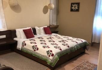 Magpie Villa has Balcony rooms