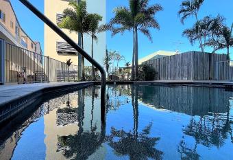 Central Kings Beach 2 BR APT w Pool and Spa access has rooms with a private hot tub