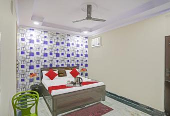 OYO Hotel Metro Inn Near Worlds Of Wonder allows 18 year olds to book a room