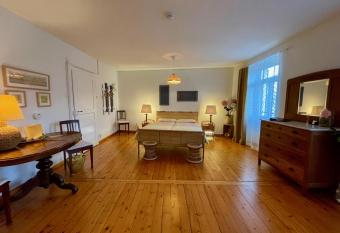 1912 - Apartment - old town allows 18 year olds to book a room