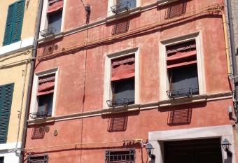 Guest House Delizia Estense allows 18 year olds to book a room