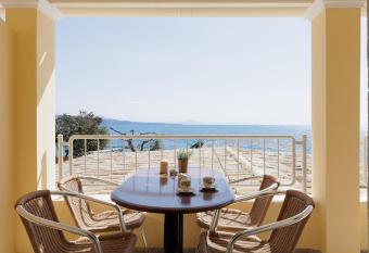 Salt & Sun Apartments by Konnect, at Kaminaki Beach has Balcony rooms