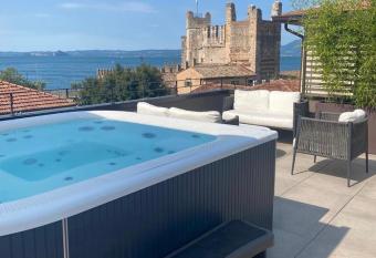 Suite Agli Archi has rooms with a private hot tub
