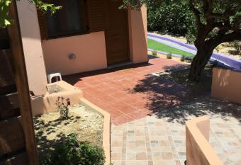 Airport And Beach Apartment has Smoking/Balcony rooms