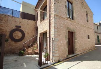   rigins Hotel Boutique - Adults Only allows 18 year olds to book a room