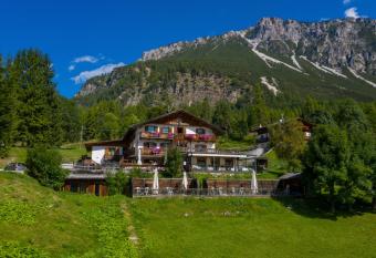 Baita Fraina has Balcony rooms