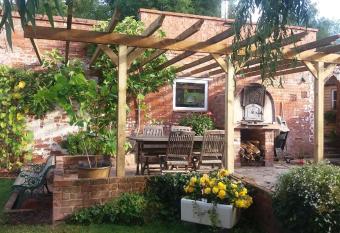 The Garden Studio, Woodcombe has Balcony rooms