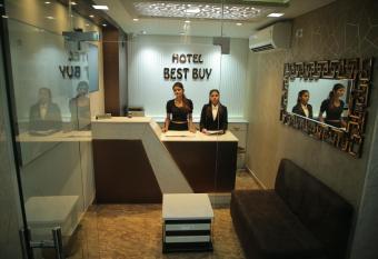 Hotel Best Buy allows 18 year olds to book a room