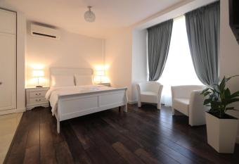 Perla Sudului - Residence allows 18 year olds to book a room