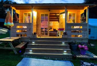 Log cabin retreat and luxury bell tent has Balcony rooms