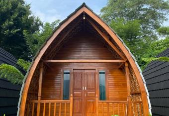 Batur Lumbung Villa allows 18 year olds to book a room