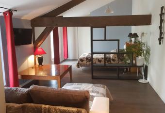 Chambre d H  tes La Rose des Vents allows 18 year olds to book a room