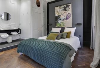 Le C  lestia - Centre Historique - allows 18 year olds to book a room