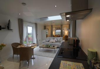 Luxury Home in the heart of East Sussex freeparking has Balcony rooms