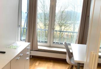 Beautiful Premium Apartment, Near University , WIFI , Free Parking allows 18 year olds to book a room