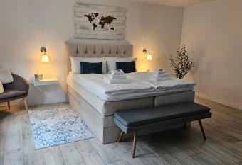 Enny Suite Apartment im sch  nen Rheinland allows 18 year olds to book a room