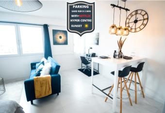 PERSIAN home cosy allows 18 year olds to book a room