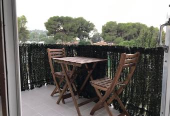 Apartamento a 100m de la Cala Blanca allows 18 year olds to book a room