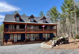 Black Mountain Cottage has Balcony rooms