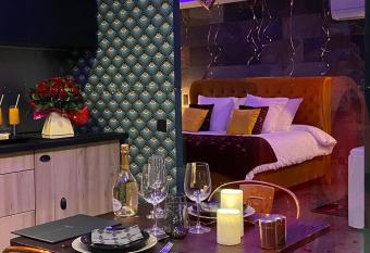 Les Hauts de Saint Jean - HDS Suite allows 18 year olds to book a room