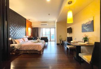 Sunway Resort Suites max 4 pax studio 1 mins walk to Sunway Pyramid has Balcony rooms