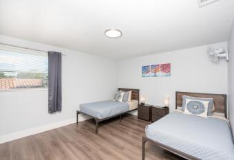 Nice Long Stay, Business, Medical Travel, Relocation, Wi-Fi allows 18 year olds to book a room