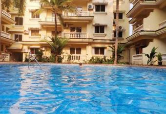 Seacoast Retreat- Lovely 2 BHK apartment with pool has Balcony rooms