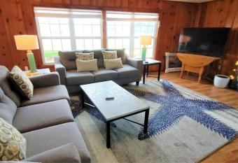 Flip Flop Inn has Balcony rooms