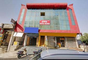 OYO 87944 Hotel Rudra allows 18 year olds to book a room
