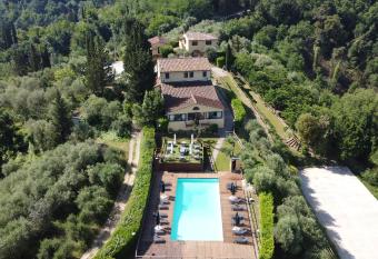 Montevecchio Apartments allows 18 year olds to book a room