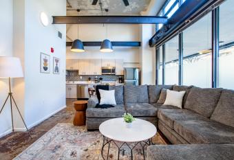Urban Sterchi Lofts - Downtown Knoxville allows 18 year olds to book a room