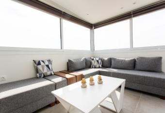 Suggrou Terrace apartment #8 allows 18 year olds to book a room