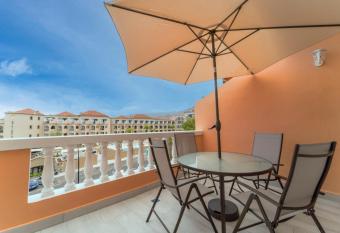 Comfortable Apartment Los Cristianos. Free Wifi. has Balcony rooms