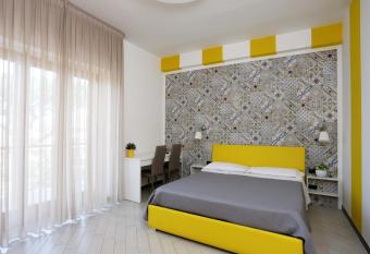 Guest House Le Tre Isole Sorrento has Balcony rooms