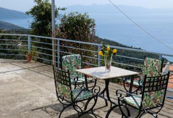 Duka s House has Balcony rooms