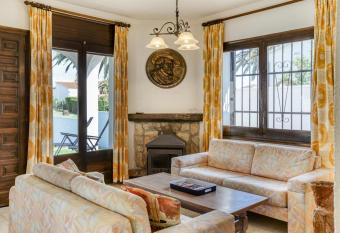 Villa Tordera has Balcony rooms