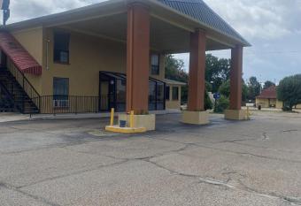 Diamond Inn has Smoking rooms