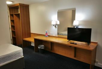 Thurrock Hotel M25 Services allows 18 year olds to book a room