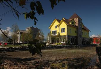 Happiness Pass On has Balcony rooms