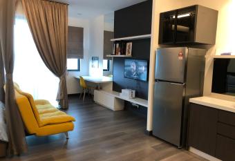 Mishal   s Homestay-Vista Bangi Studio Service Apartment has Balcony rooms