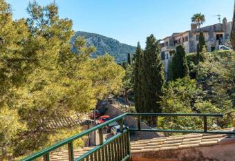 Calvari has Balcony rooms