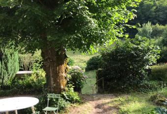 Maison Mercredi has Balcony rooms
