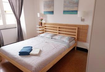 BRIGNOLE E allows 18 year olds to book a room