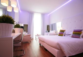 Adua & Regina di Saba Wellness & Beauty has rooms with a private hot tub