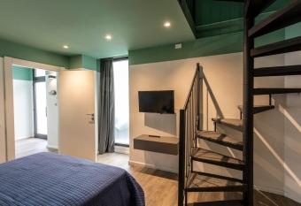TwoWays5Terre allows 18 year olds to book a room