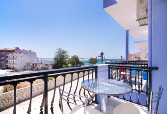 Studios Bridge has Balcony rooms