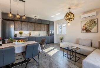 Peaceful Harmony Apartment Near Beach allows 18 year olds to book a room