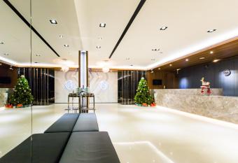 Palmer Hotel allows 18 year olds to book a room