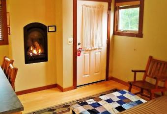 Creekside Inn & Resort has Balcony rooms