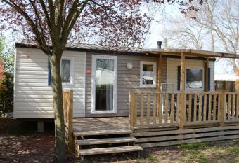 Domaine des Iscles 25 allows 18 year olds to book a room